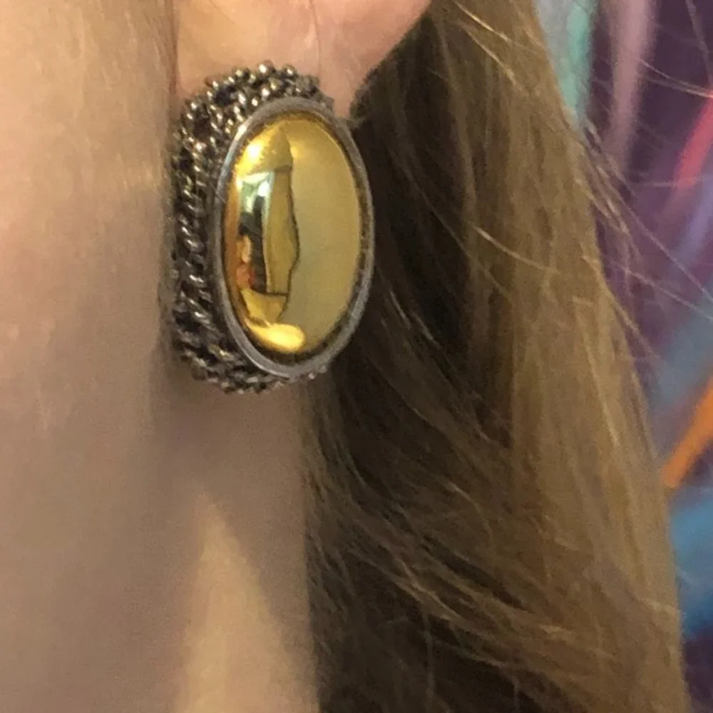 VINTAGE PREMIER USA DOMED MIRRORED GOLD TONE W SILVER TONE TWISTS OVAL EARRINGS